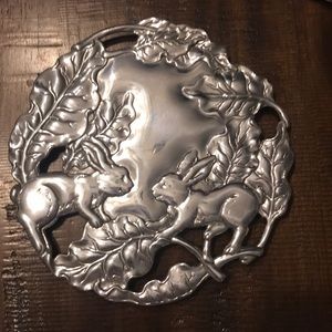 Arthur court Bunny Trivet